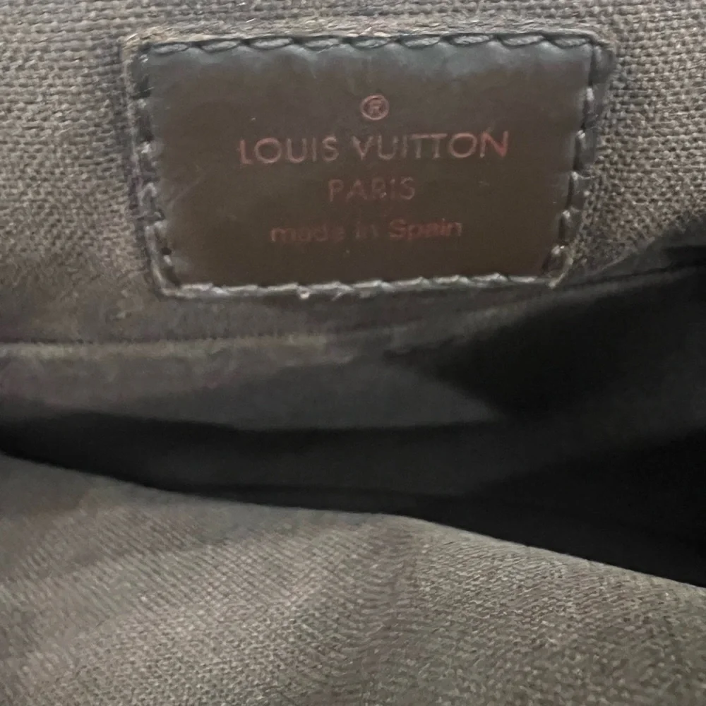 Louis Vuitton Damier Brooklyn MM Messenger bag
